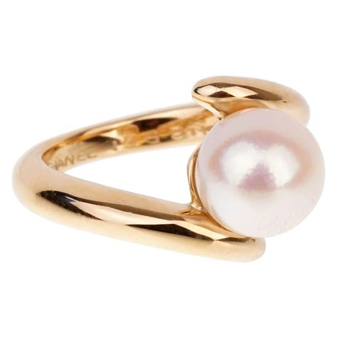 Chanel Bypass Yellow Gold Pearl Ring 